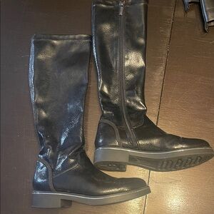 Valdini women's black waterproof lug-sole boots.